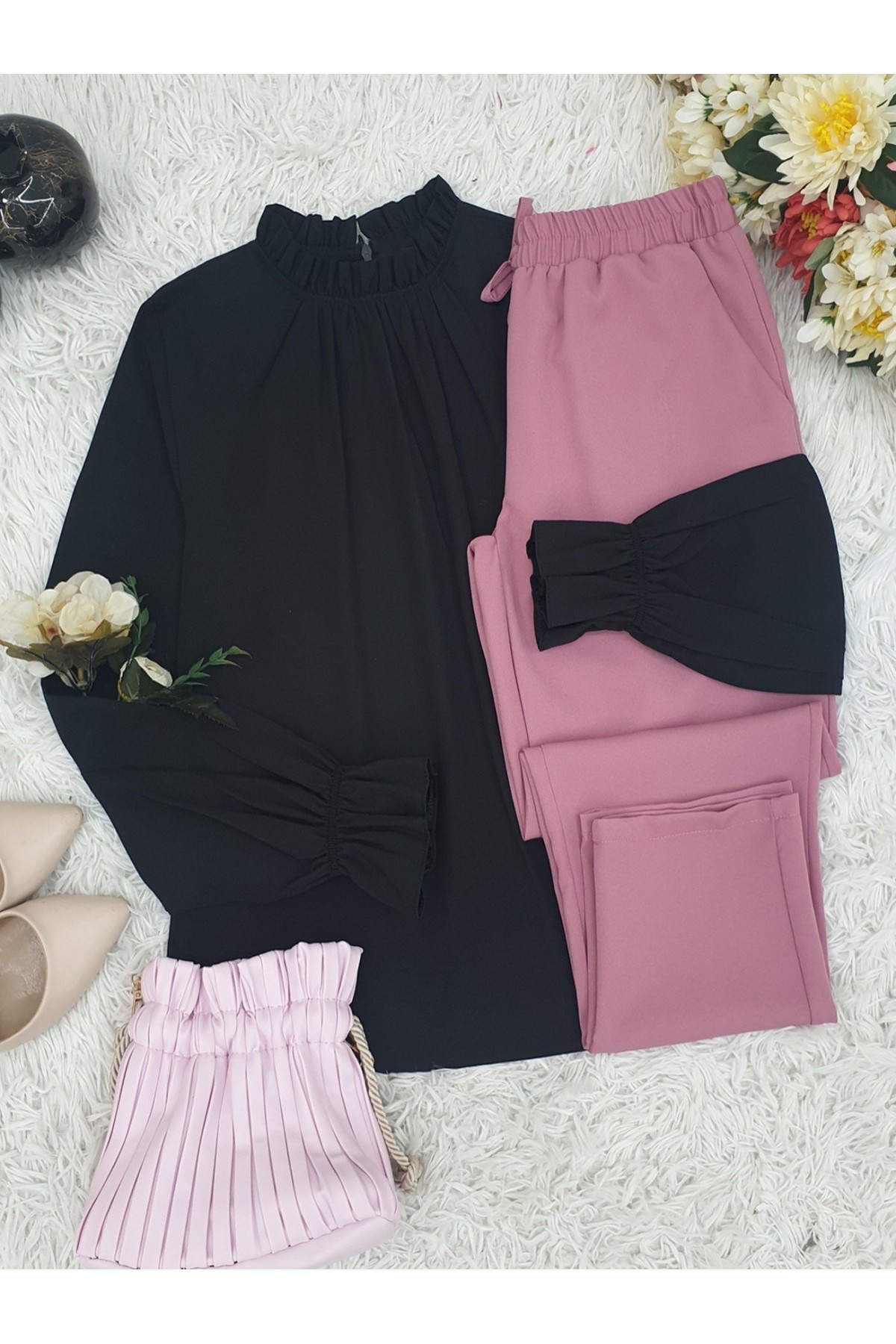 Yakası Büzgülü Bluz   -Siyah