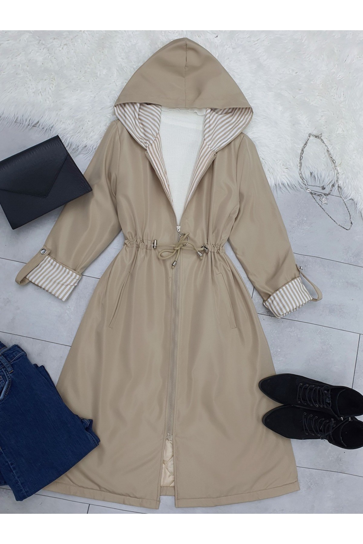 Belden Sıkmalı Kapitone Astarlı Kapşonlu Trençkot -Taş