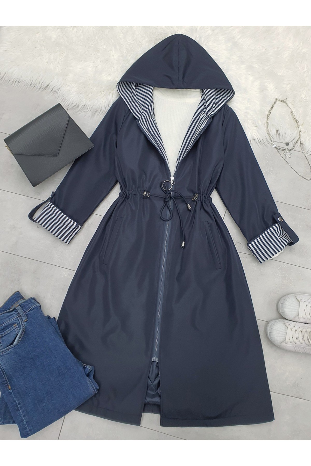 Belden Sıkmalı Kapitone Astarlı Kapşonlu Trençkot -Laci