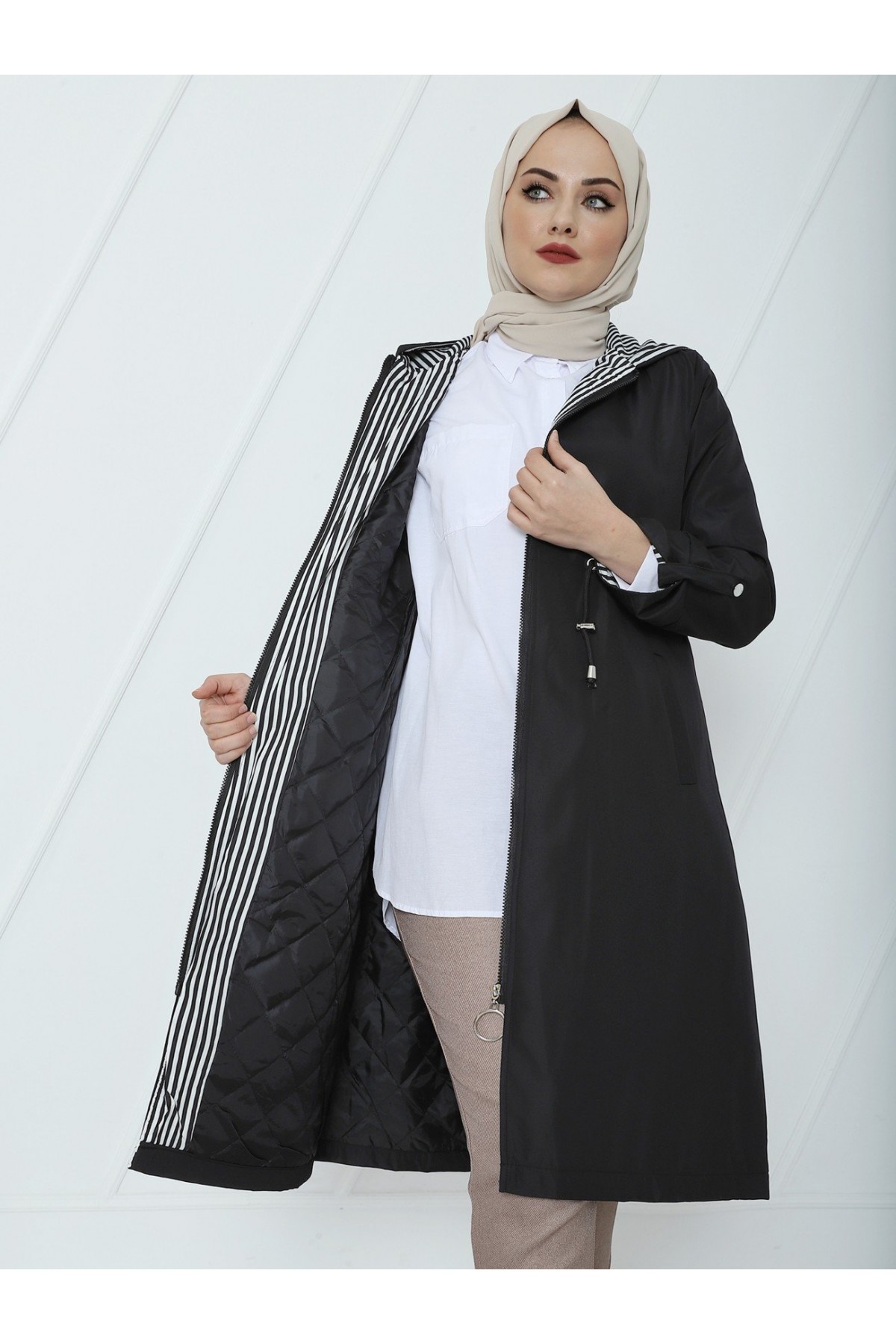 Belden Sıkmalı Kapitone Astarlı Kapşonlu Trençkot -Siyah