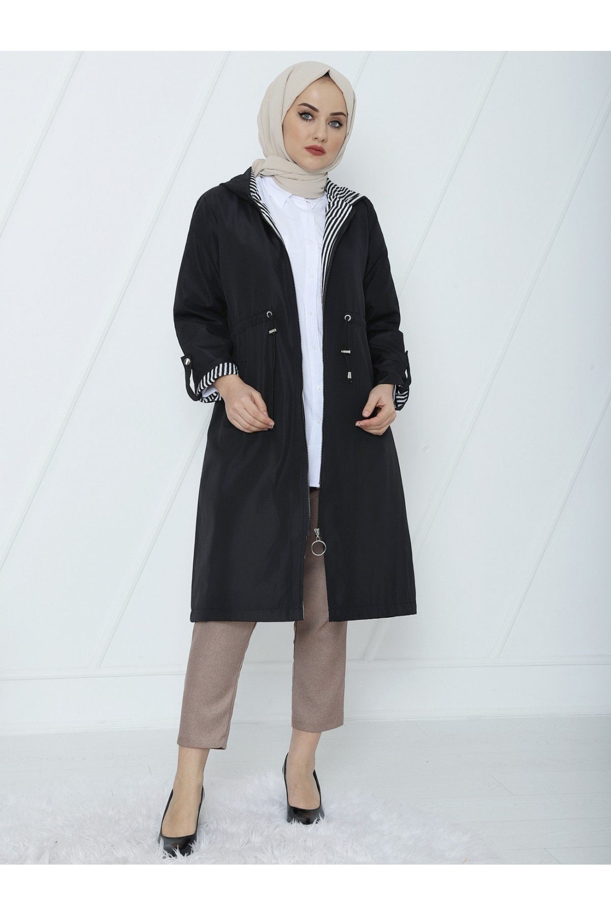 Belden Sıkmalı Kapitone Astarlı Kapşonlu Trençkot -Siyah