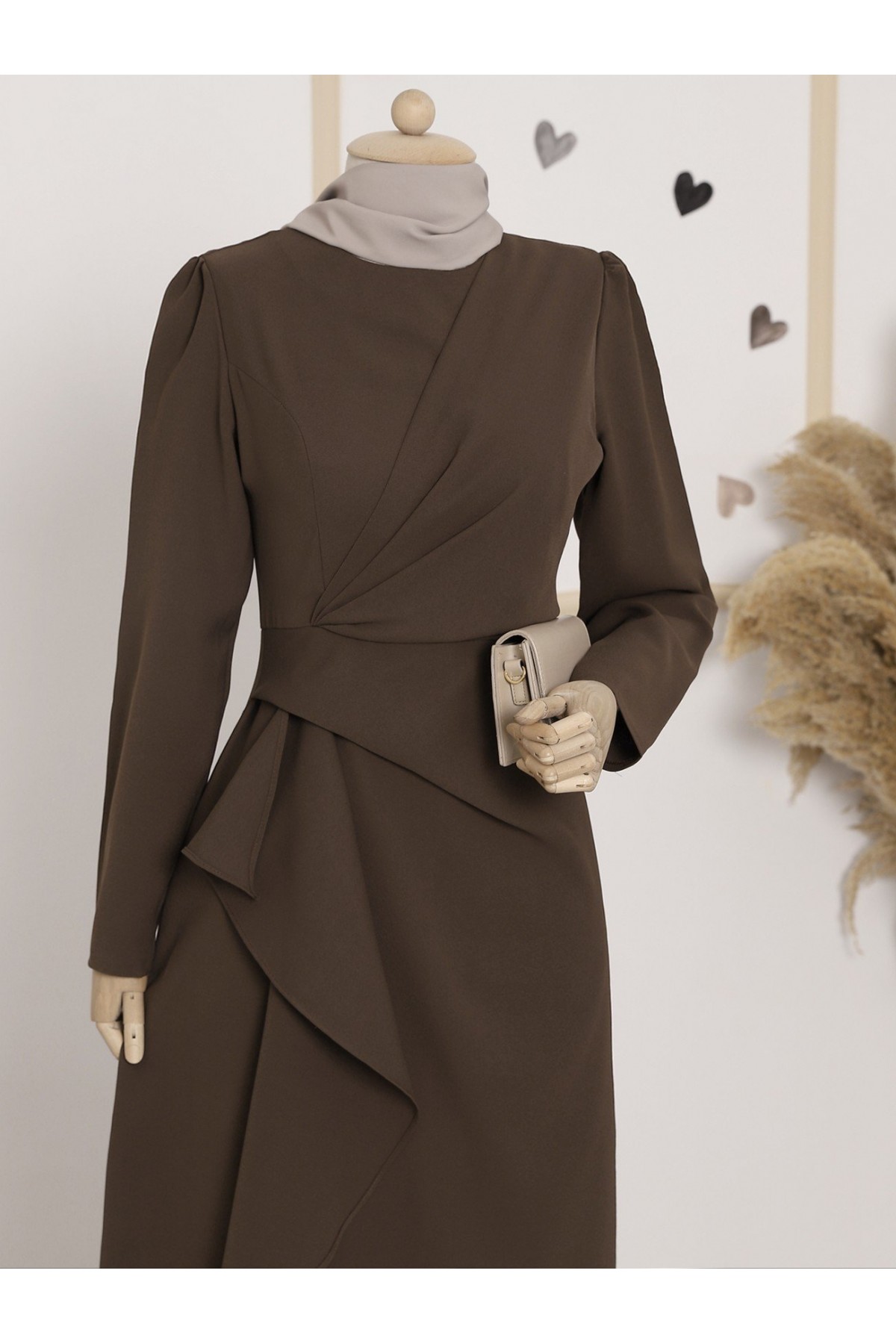 Önü Allerli Eteği Asimetrik Krep Elbise   -Kahve