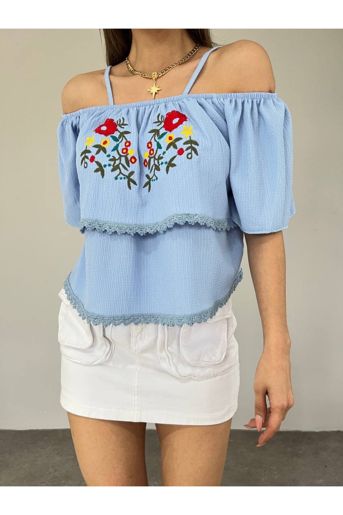 Gül Nakışlı Güpürlü İp Askılı Tişort -Bebe Mavi