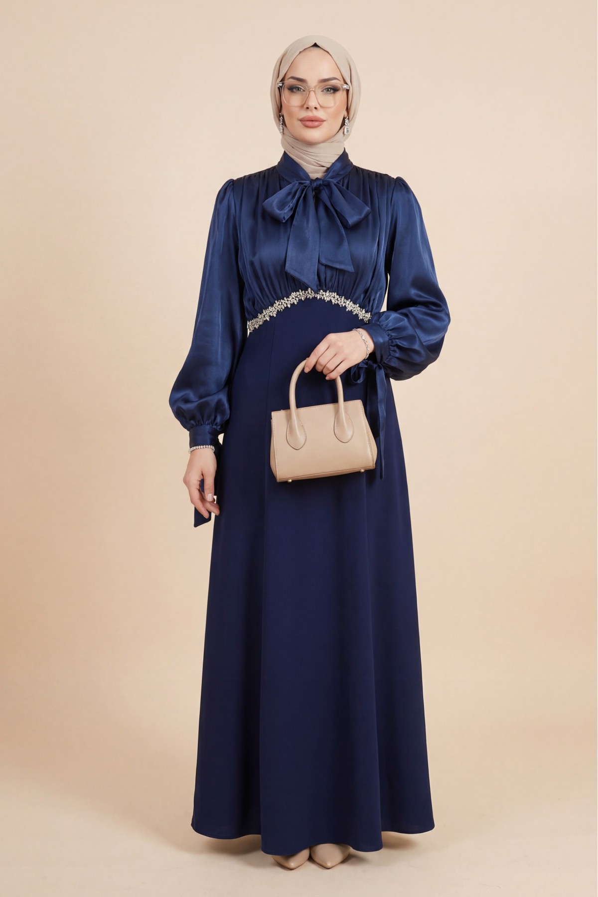 Yakası Ve Kolları Bağcıklı Üstü Piliseli Janjan Saten Eteği Krep Elbise -Laci