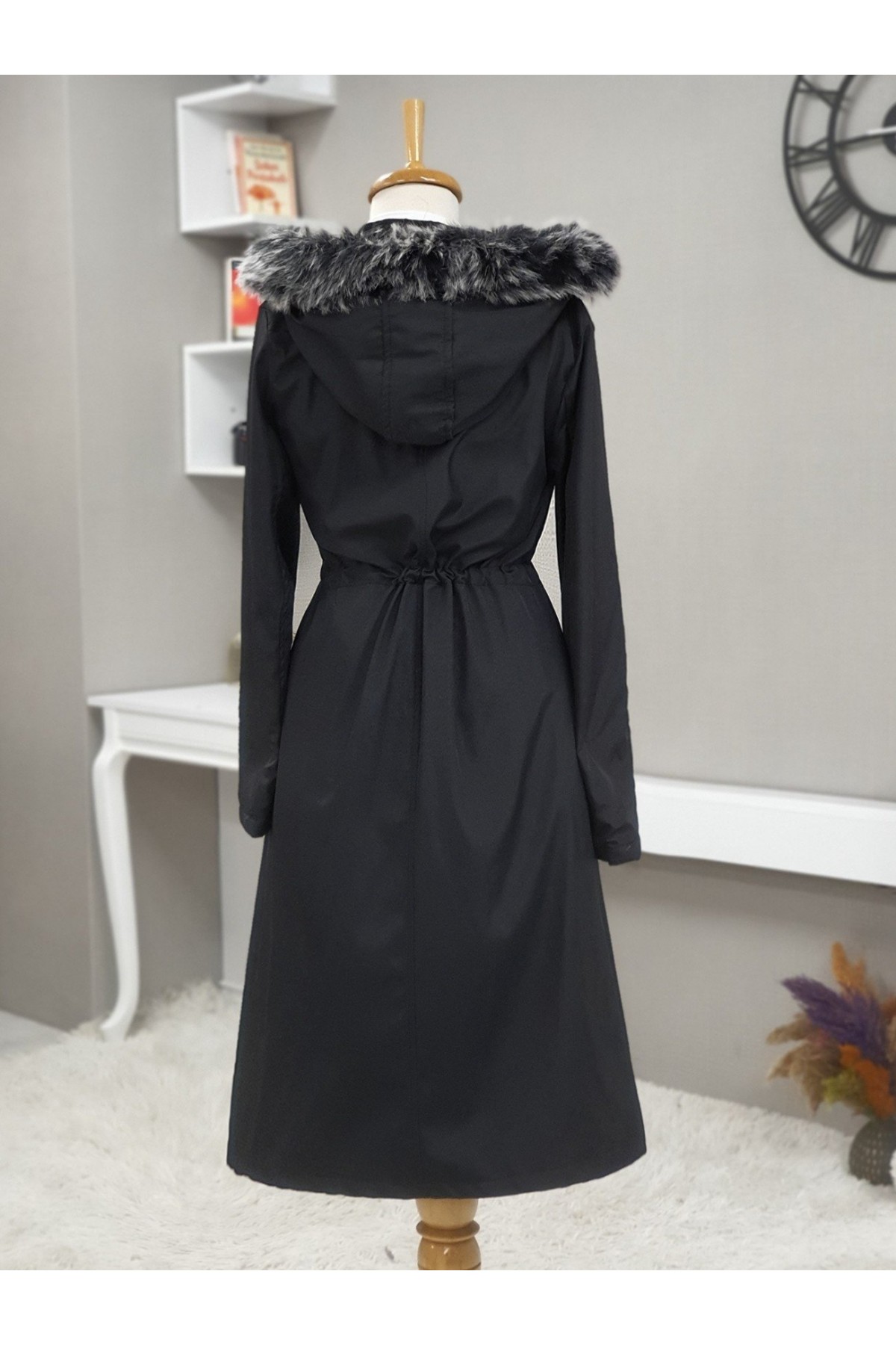 Metal Yıldız Detaylı Kapşonlu Uzun Kaban -Siyah