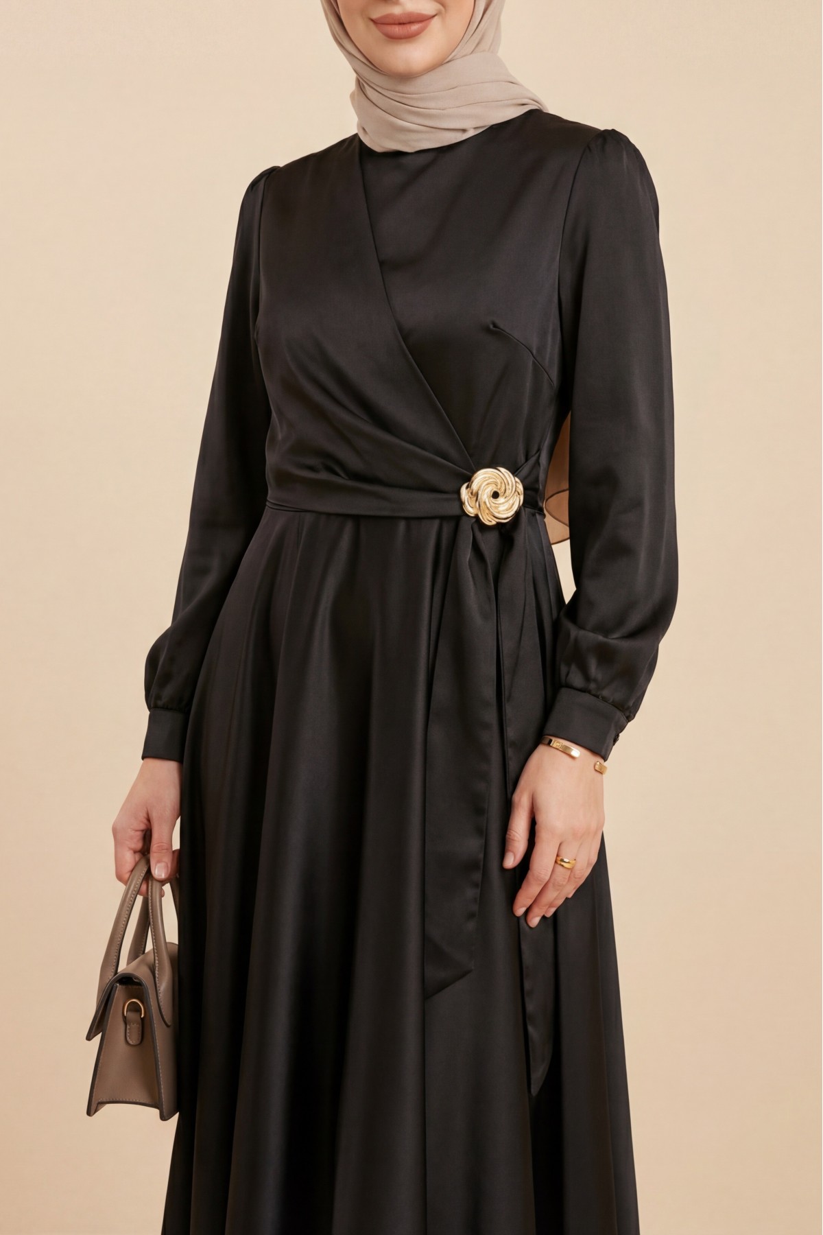 Beli Yandan Bağcıklı Tokalı Saten Abiye -Siyah