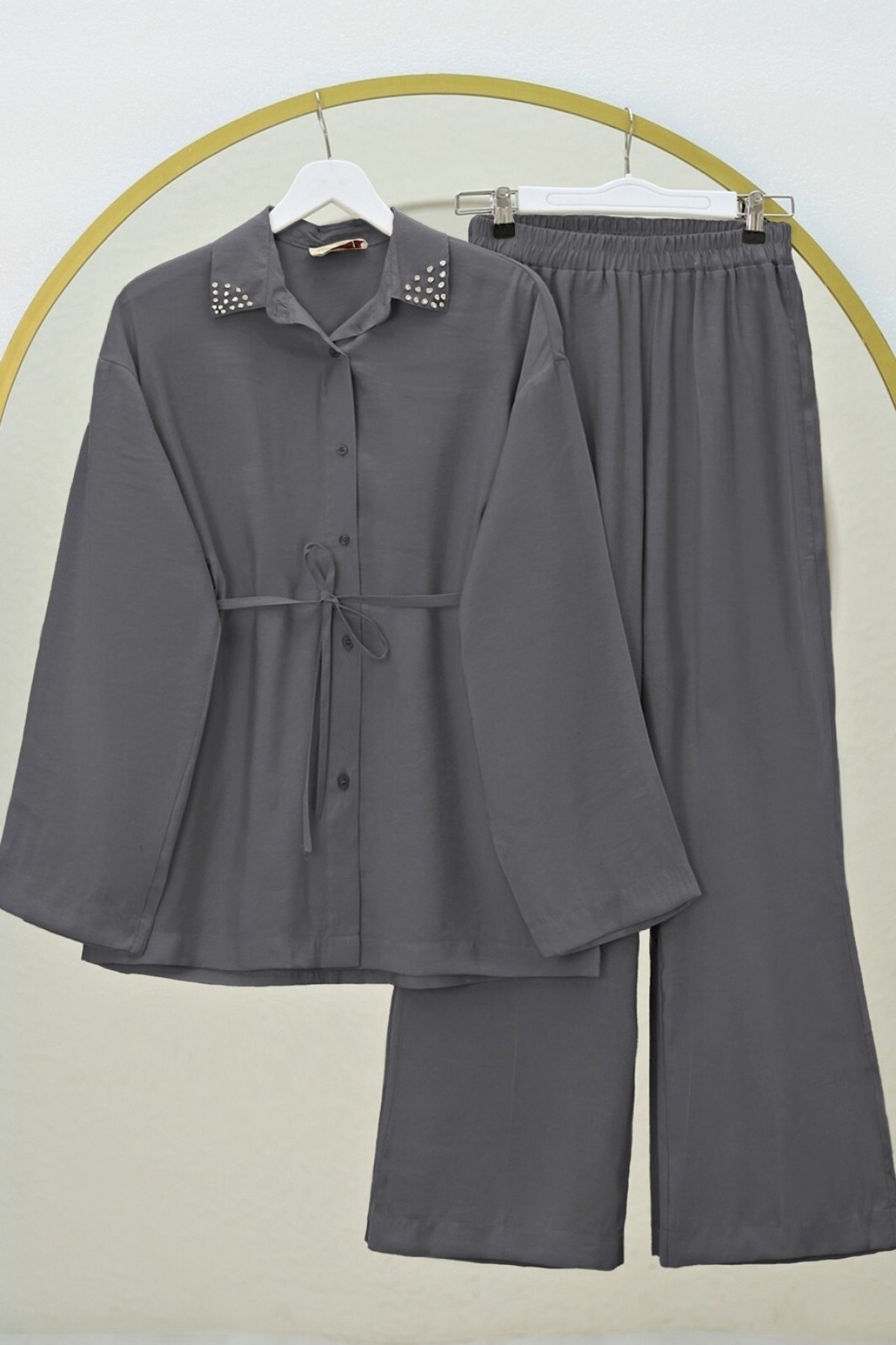 Yakası Taşlı Belden Bağlamalı Pantolonlu Takım -Füme