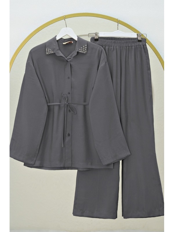 Yakası Taşlı Belden Bağlamalı Pantolonlu Takım -Füme