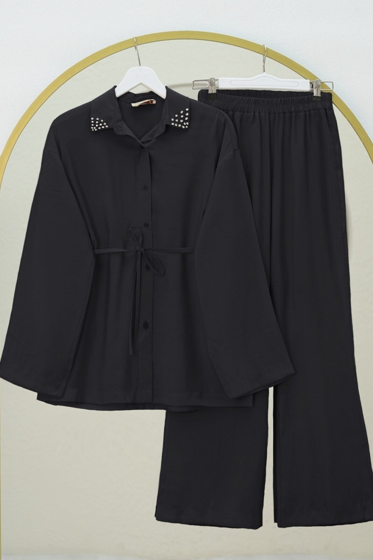 Yakası Taşlı Belden Bağlamalı Pantolonlu Takım -Siyah