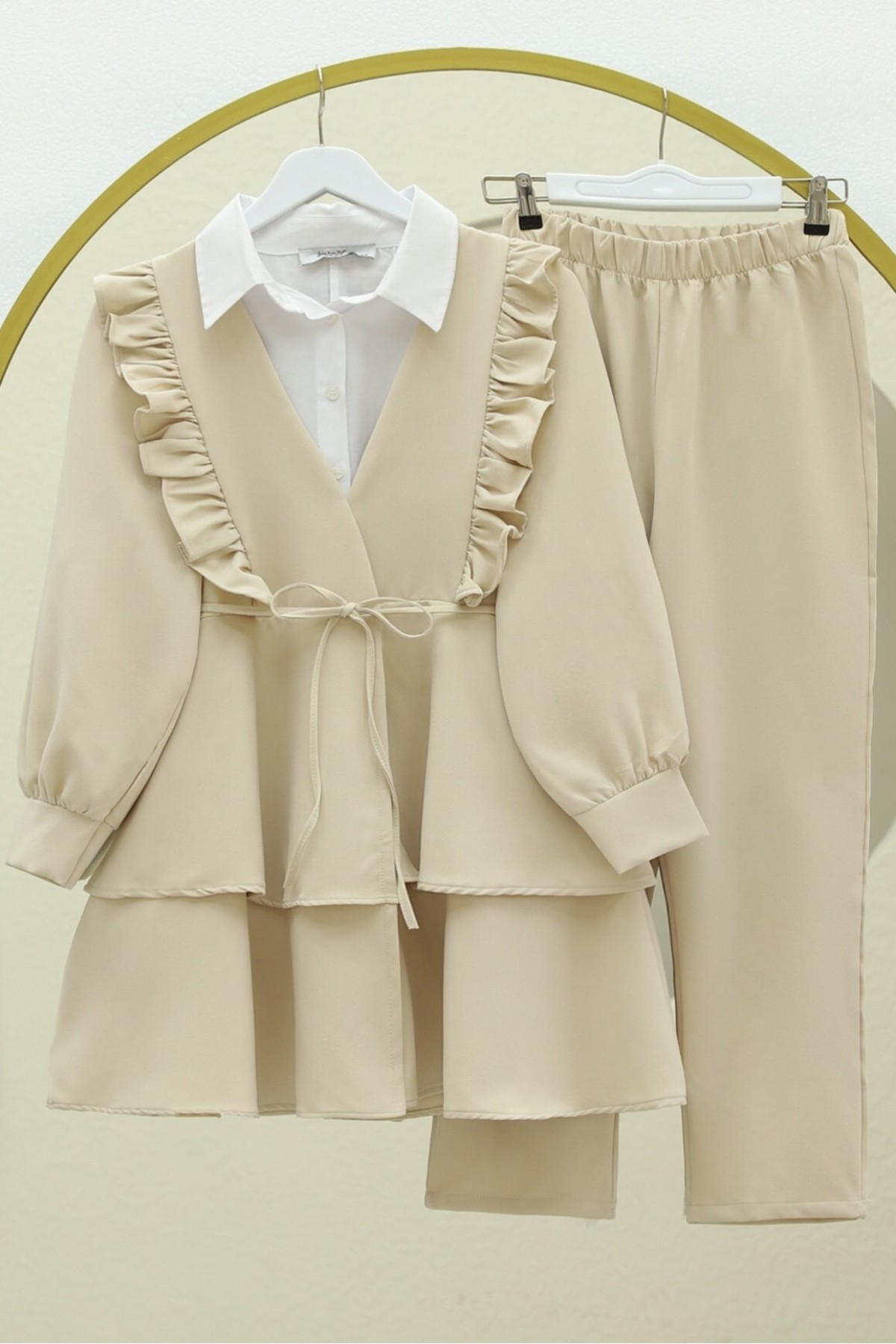 Önü Fırfırlı Bağcıklı Eteği Katlı Pantolonlu Kimono Takım  -Krem