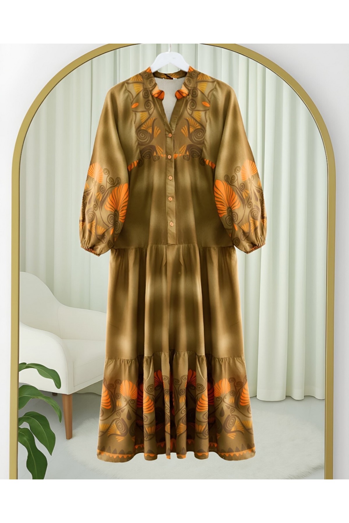 Dik Yaka Yarım Düğmeli Kolu Lastikli Desenli Elbise -Toprak