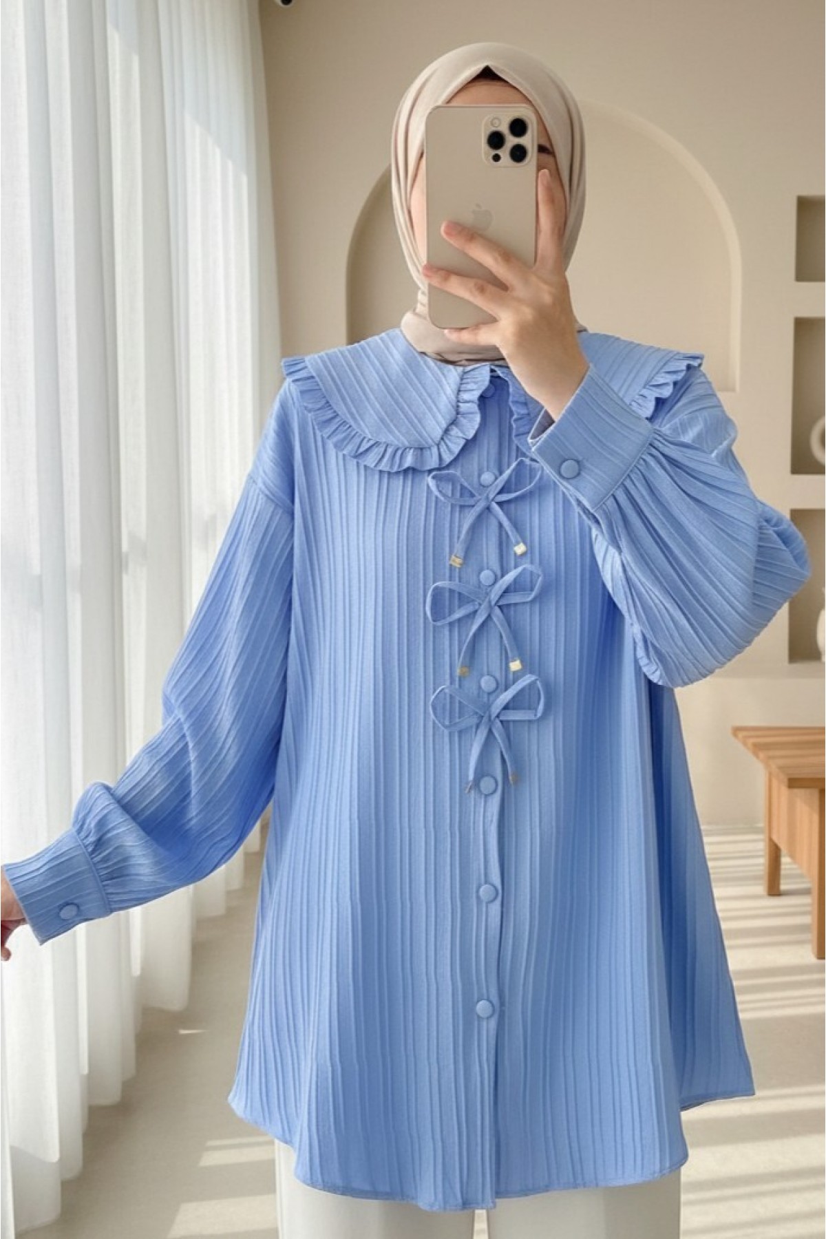 Önü Kurdele Detaylı Düğmeli Önlük Yaka Gömlek -Mavi