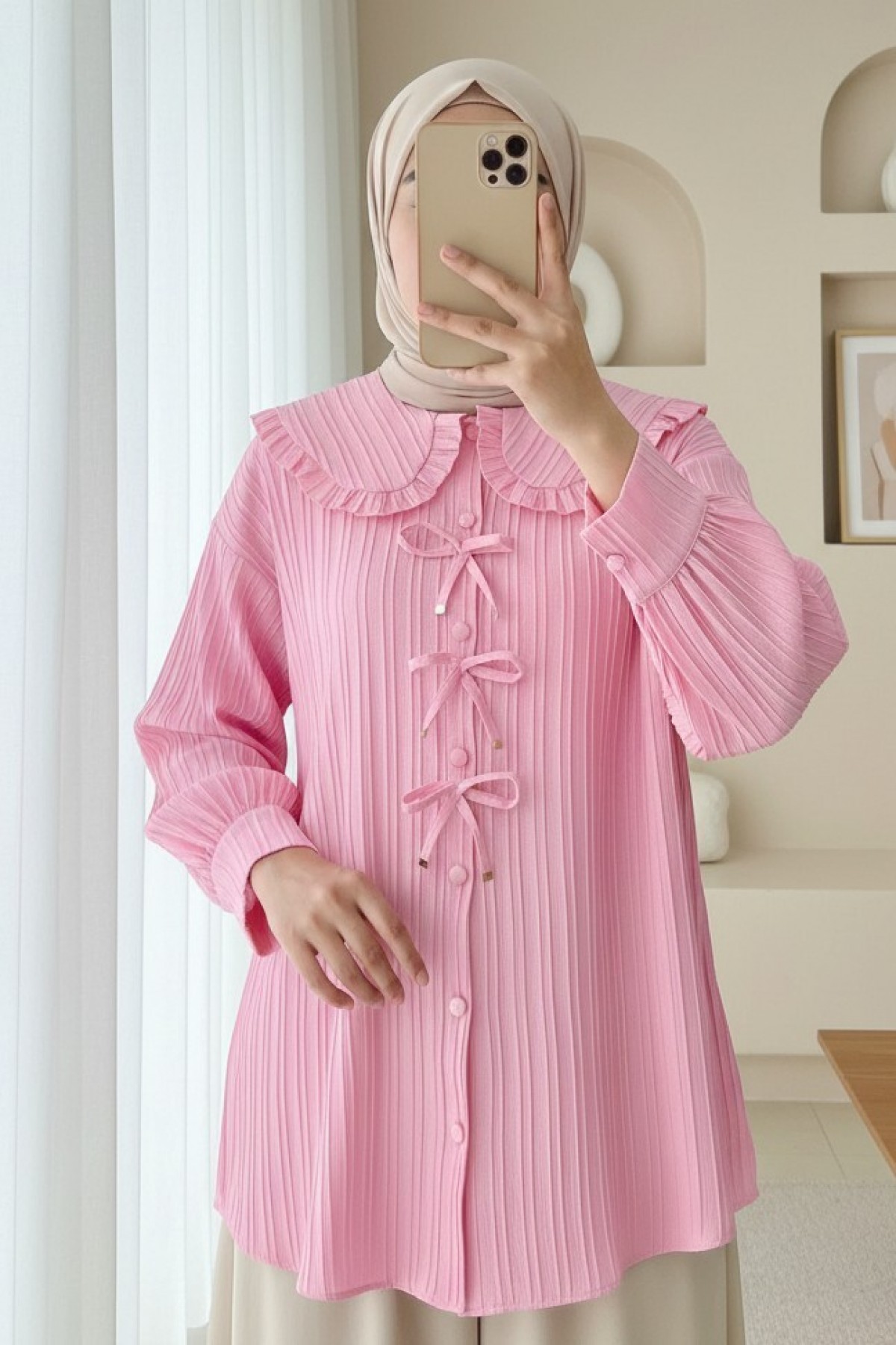 Önü Kurdele Detaylı Düğmeli Önlük Yaka Gömlek -Pembe