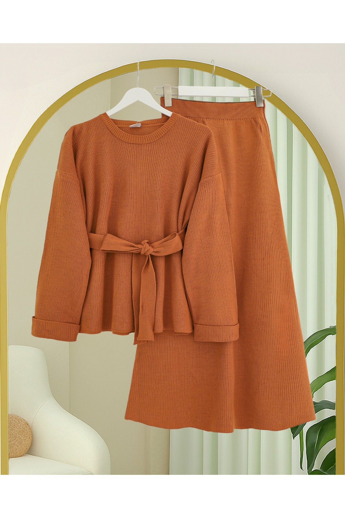 Kolu Katlamalı Beli Kemerli Yırtmaçlı Triko Takım  -Kiremit