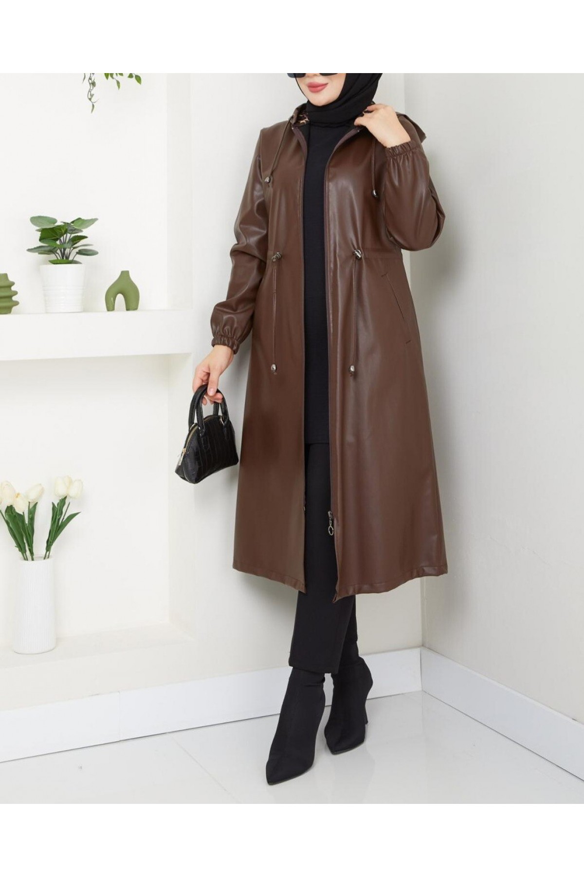 Kapşonlu Cepli Beli Bağcıklı Kolu Lastikli Deri Kap -Kahve