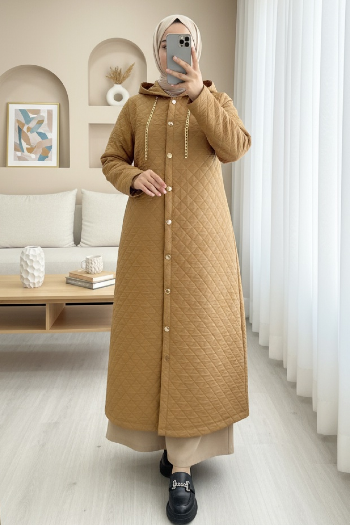 Kapşonlu Zincir Detaylı Düğmeli Kapitone Kap -Tarçın