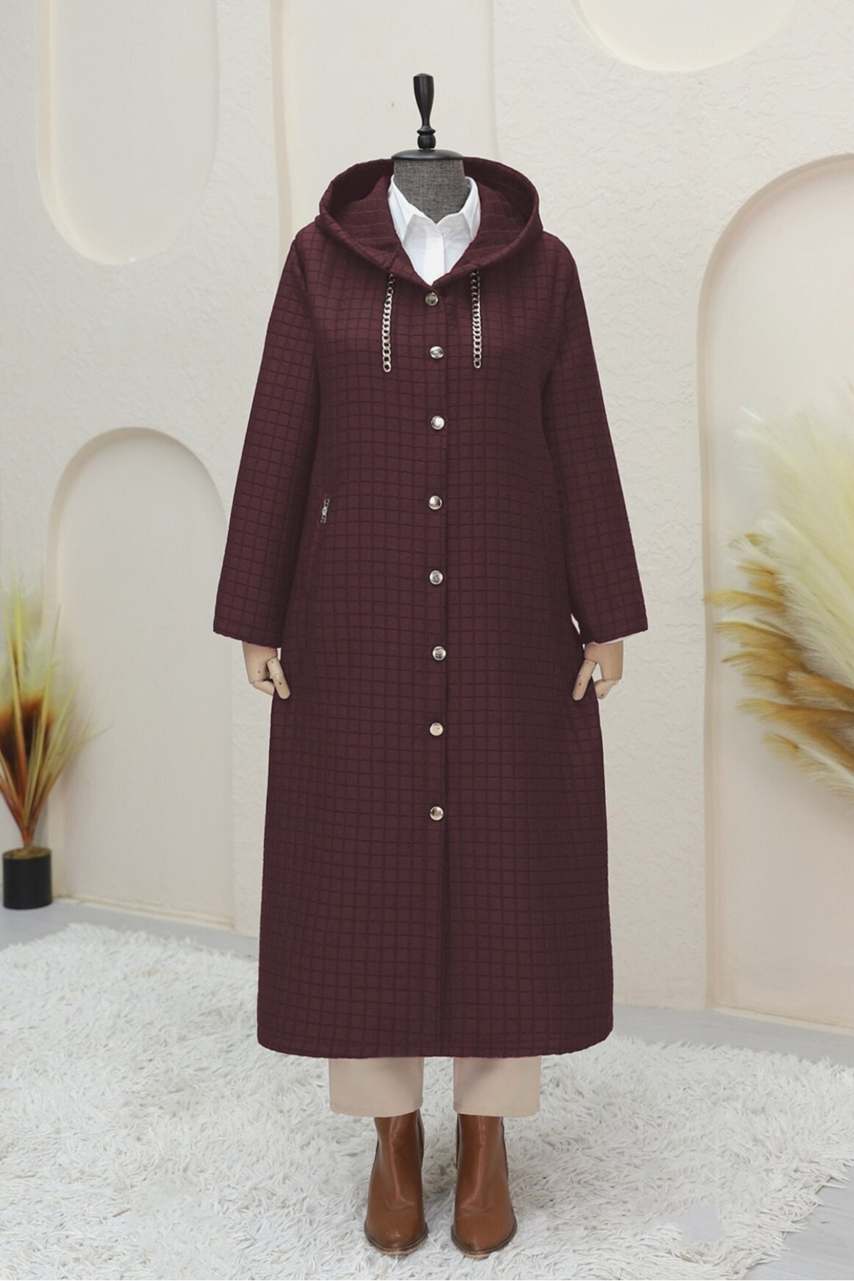 Yakası Zincir Detaylı Uzun Kapitone Kaban    -Bordo