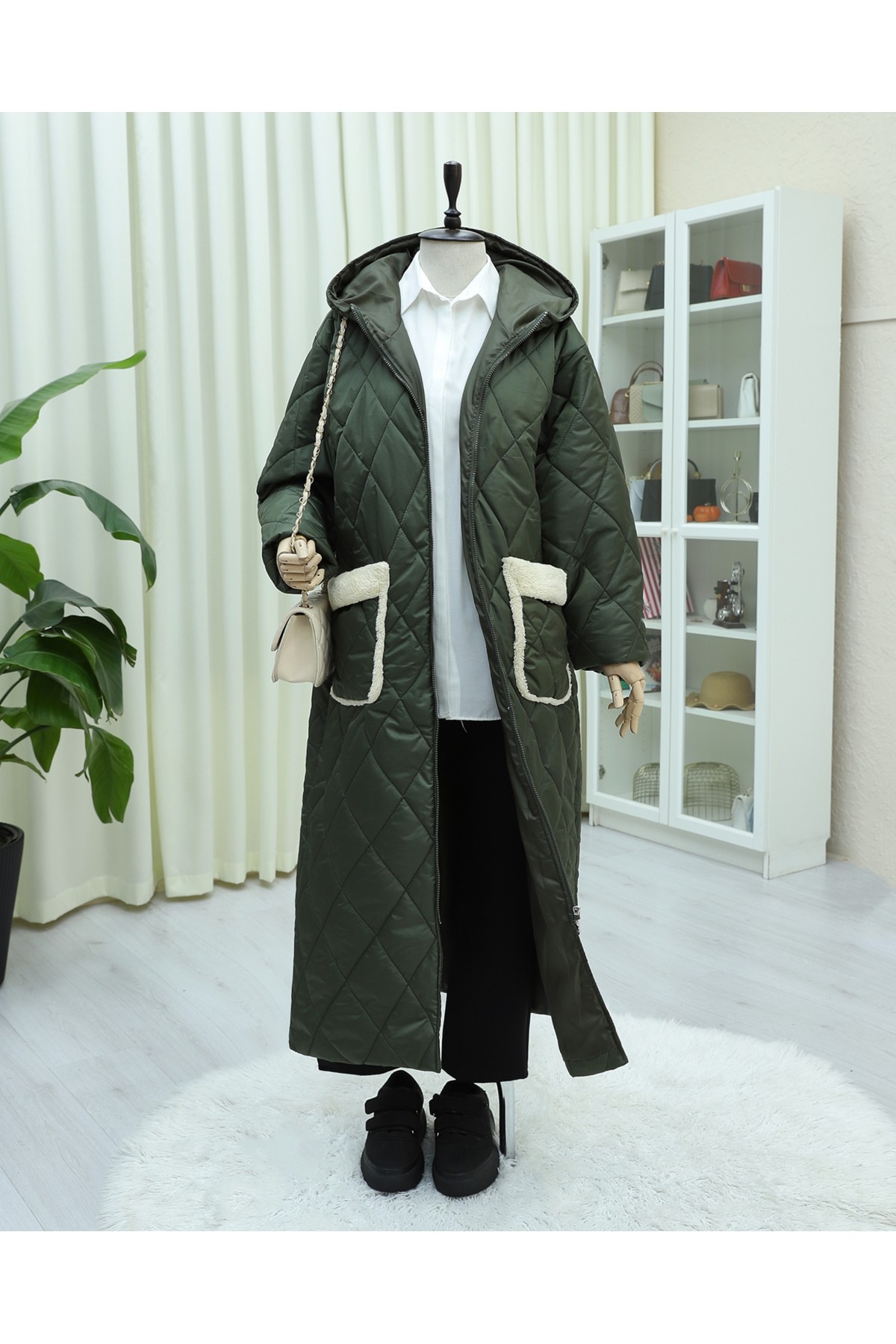 Cepli Kapşonlu Fermuarlı Astarlı Uzun Kapitone Kaban -Haki