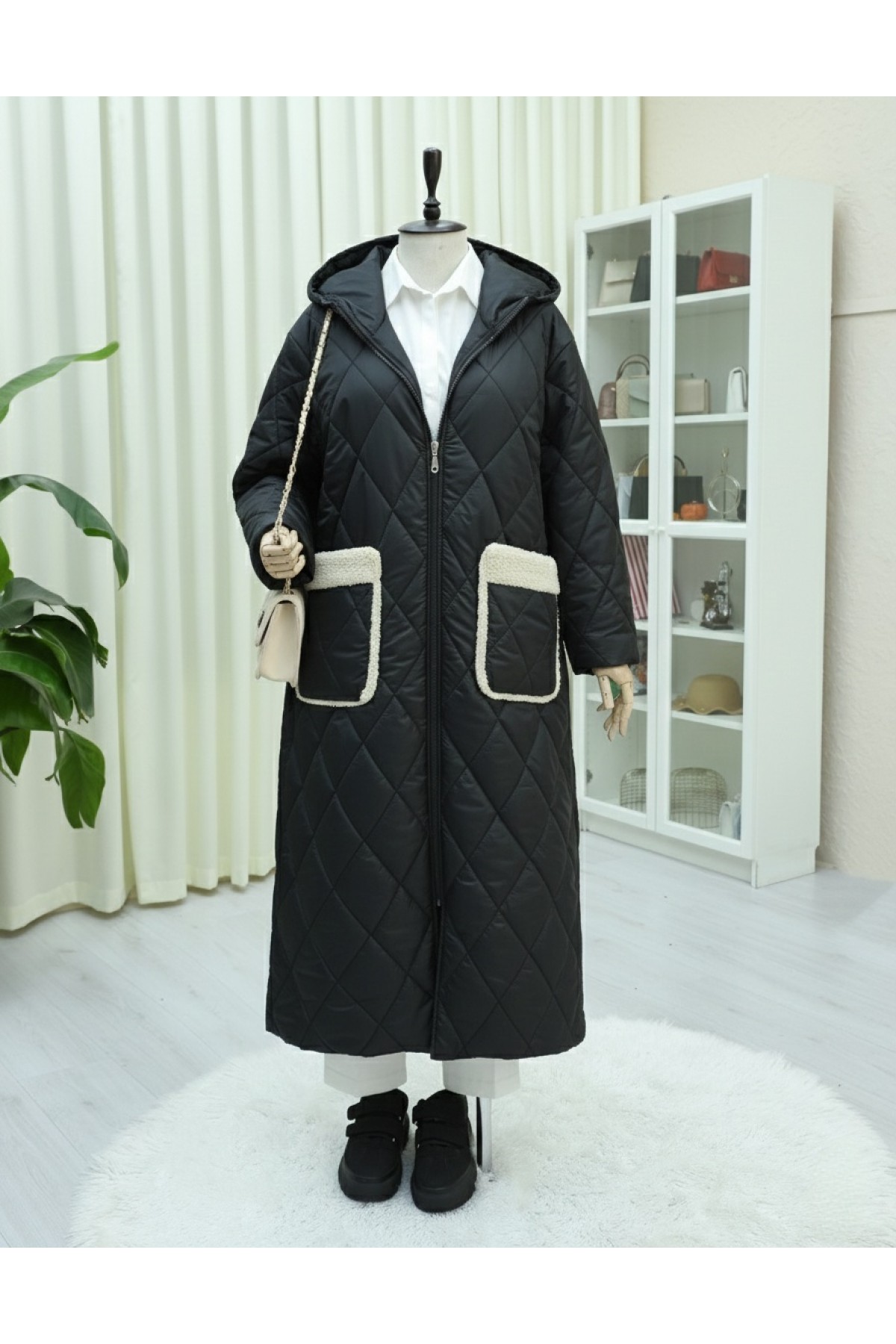 Cepli Kapşonlu Fermuarlı Astarlı Uzun Kapitone Kaban -Siyah