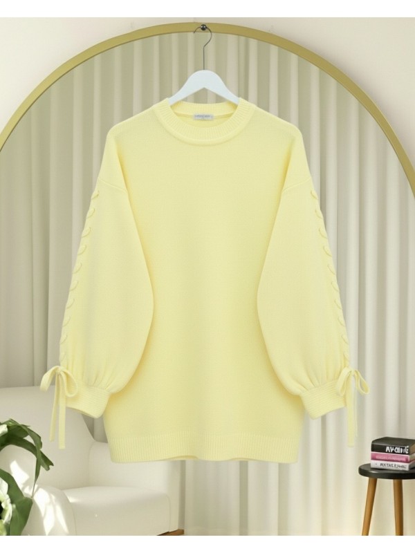 Yuvarlak Yaka Kolu Örgü Detaylı Triko Kazak    -Açık Sarı