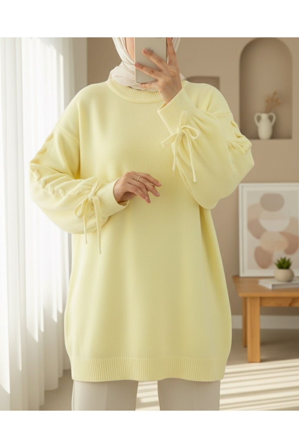Yuvarlak Yaka Kolu Örgü Detaylı Triko Kazak    -Açık Sarı