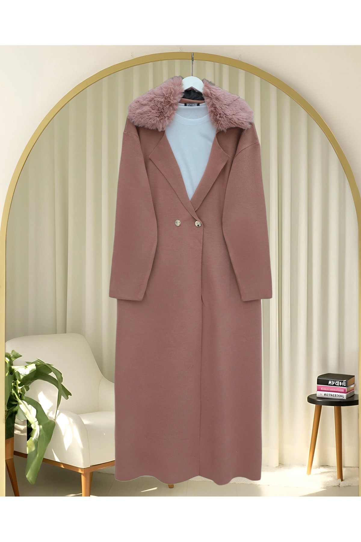 Yakası Kürklü Çift Düğmeli Uzun Triko Hırka -G.Kurusu