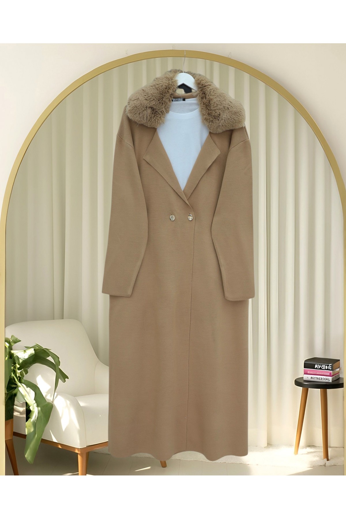 Yakası Kürklü Çift Düğmeli Uzun Triko Hırka -Vizon