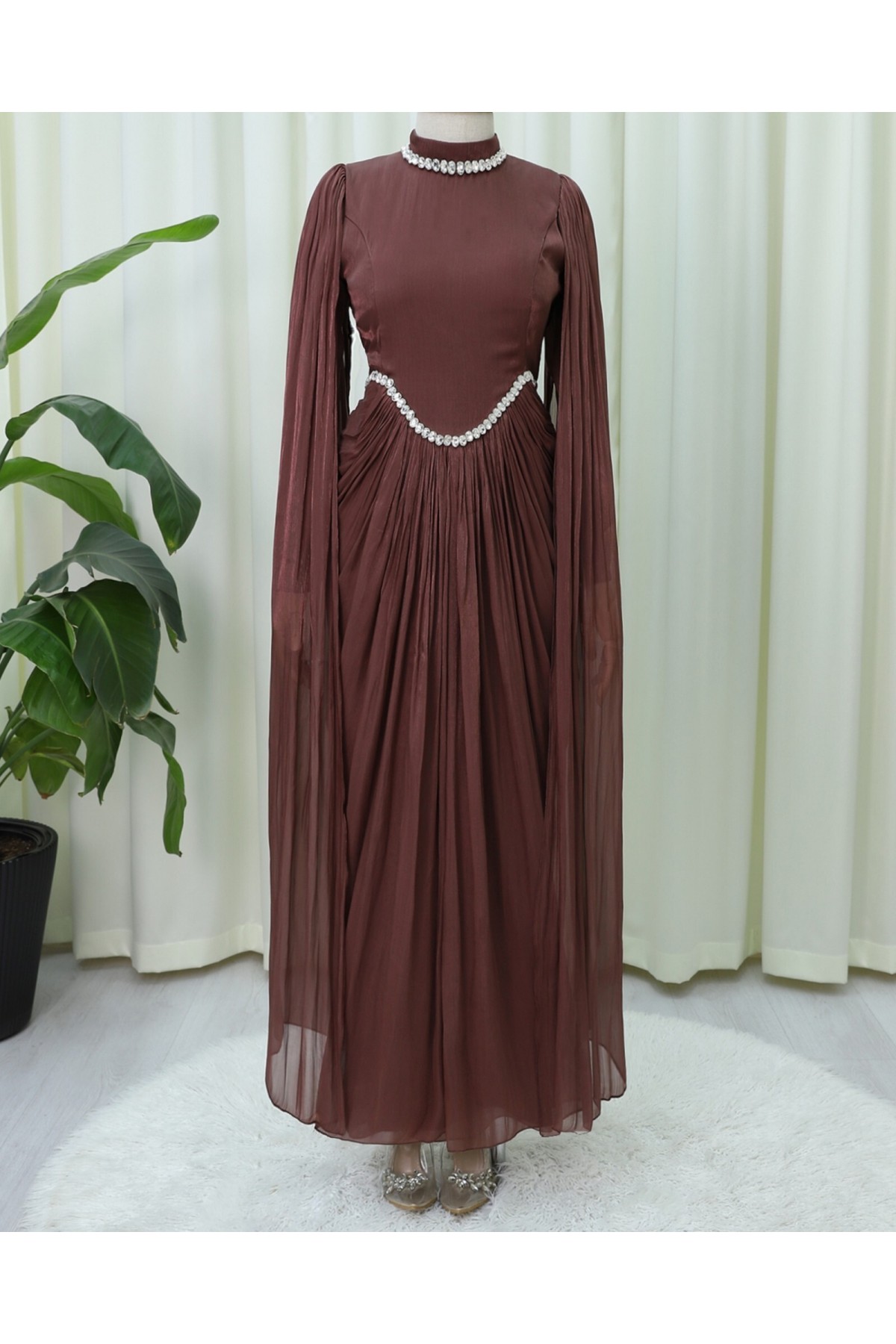 Yakası Ve Beli Taşlı Pelerin Detaylı Janjan Abiye -G.Kurusu