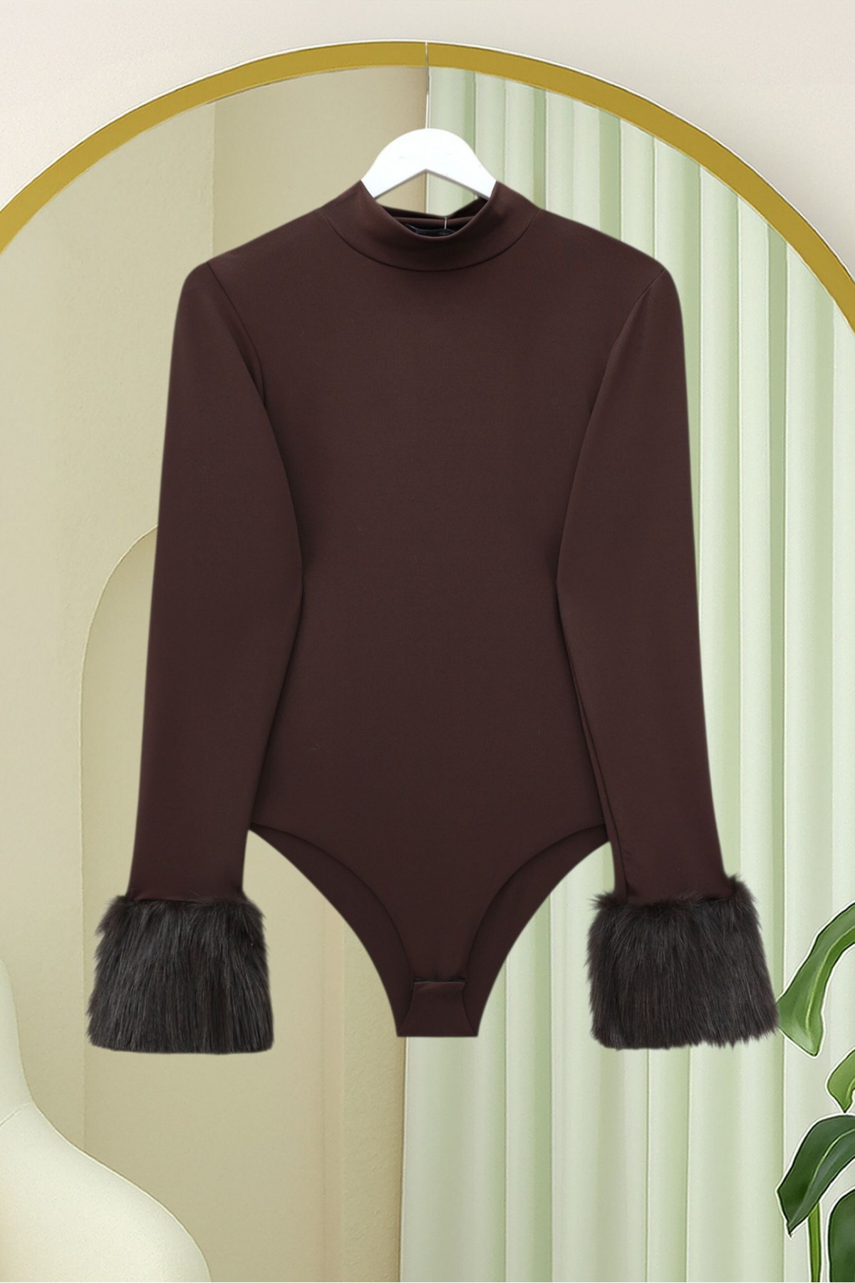 Kolu Kürklü Yarım Boğazlı Çıtçıtlı Zıbın Bluz -Kahve