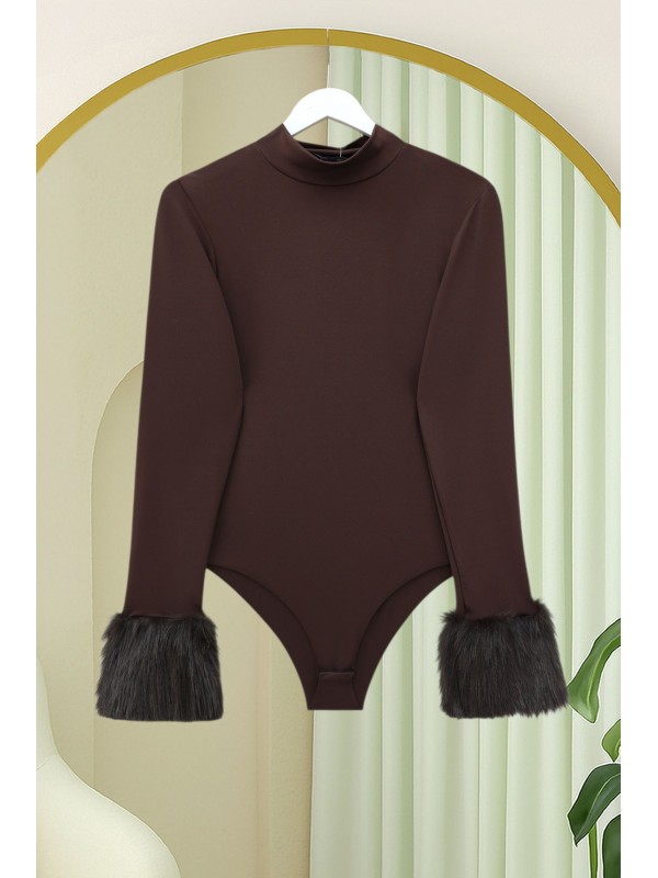 Kolu Kürklü Yarım Boğazlı Çıtçıtlı Zıbın Bluz -Kahve