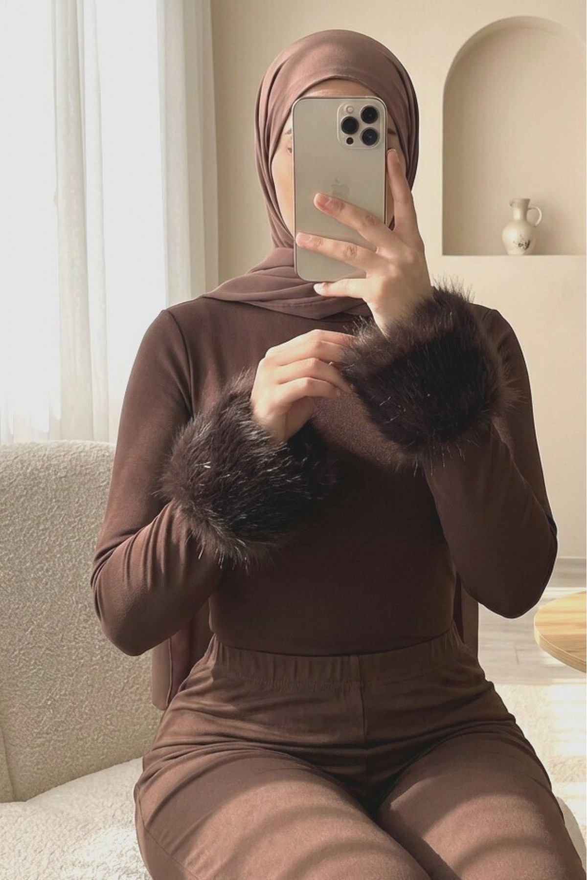 Kolu Kürklü Yarım Boğazlı Çıtçıtlı Zıbın Bluz -Kahve