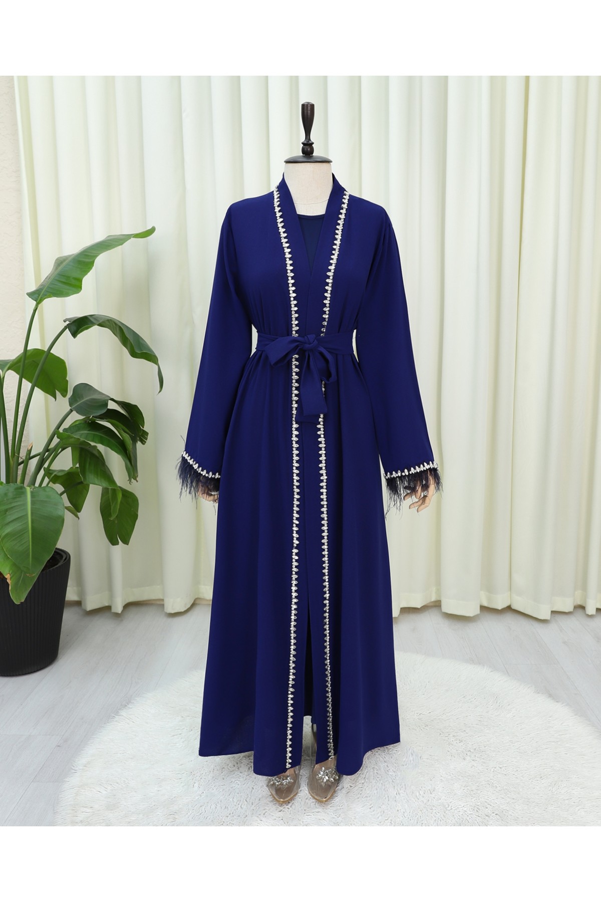 Kolu Tüylü Sıralı Taş Detaylı Kemerli Abaya -Saks