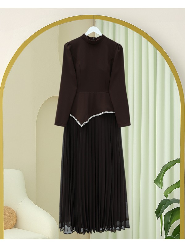 Beli Asimetrik Kesim Taşlı Eteği Pliseli Krep Elbise -Kahve