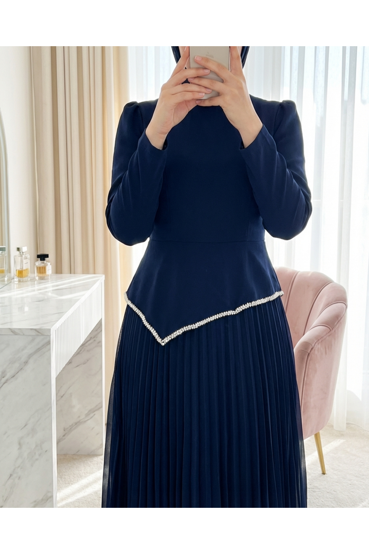 Beli Asimetrik Kesim Taşlı Eteği Pliseli Krep Elbise -Laci