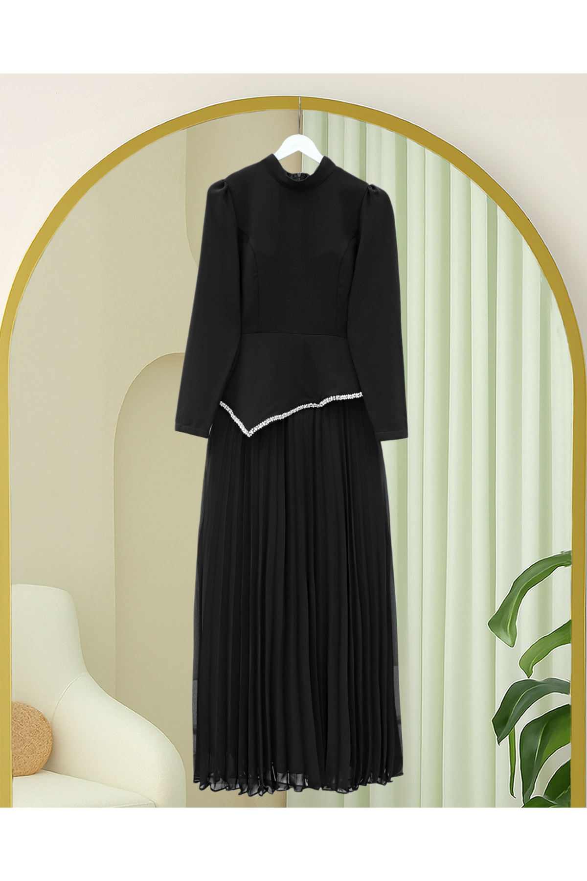 Beli Asimetrik Kesim Taşlı Eteği Pliseli Krep Elbise -Siyah