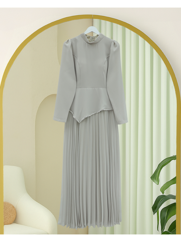 Beli Asimetrik Kesim Taşlı Eteği Pliseli Krep Elbise -Taş