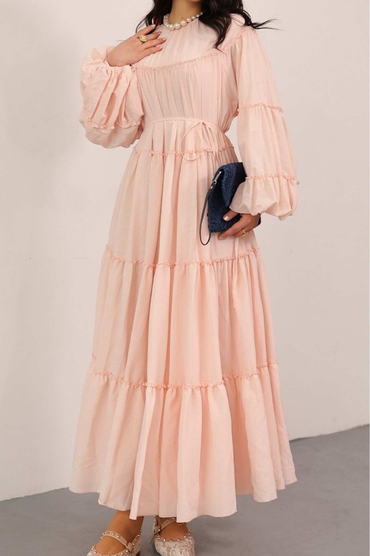 Kolu Lastikli Beli Bağlamalı Katlı Fırfır Detaylı Elbise -Pudra