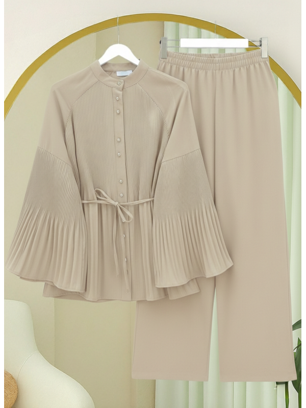 Piliseli Hakim Yaka Düğmeli Krep Takım -Bej