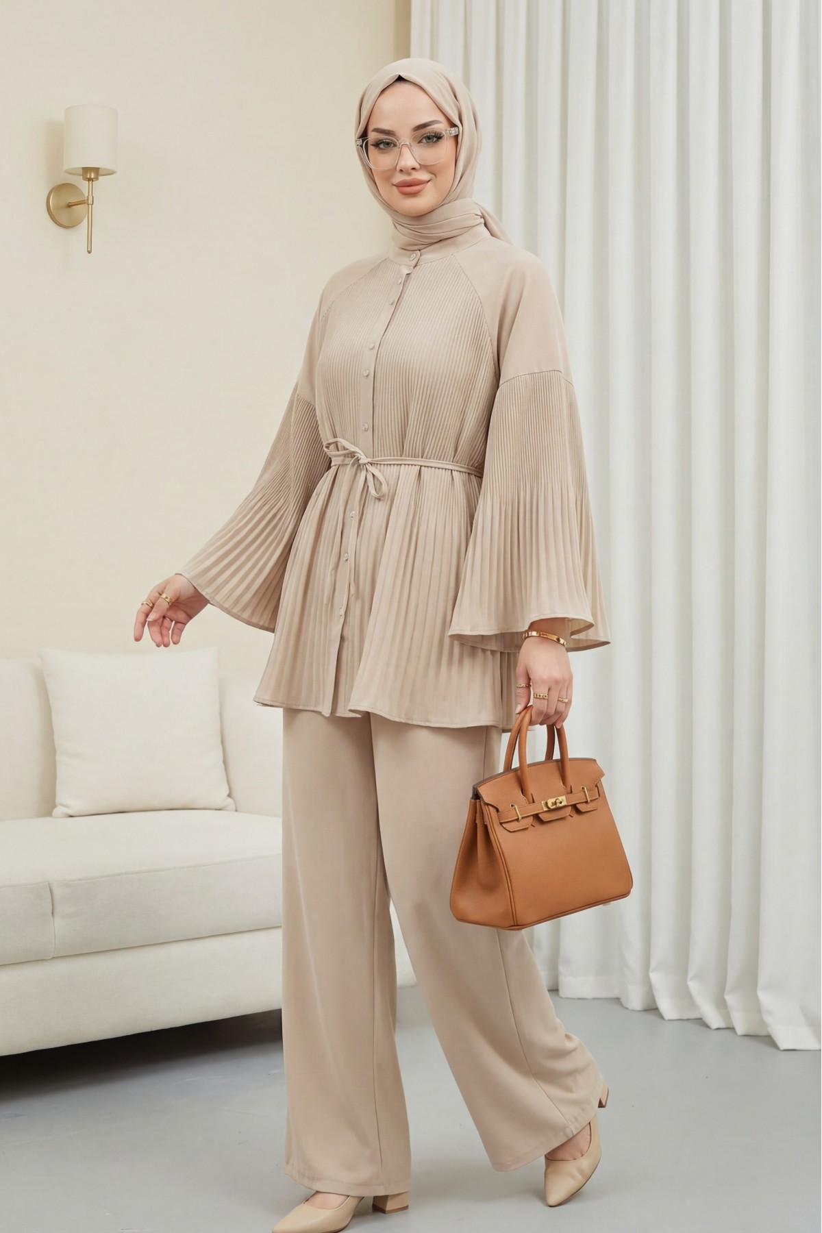 Piliseli Hakim Yaka Düğmeli Krep Takım -Bej