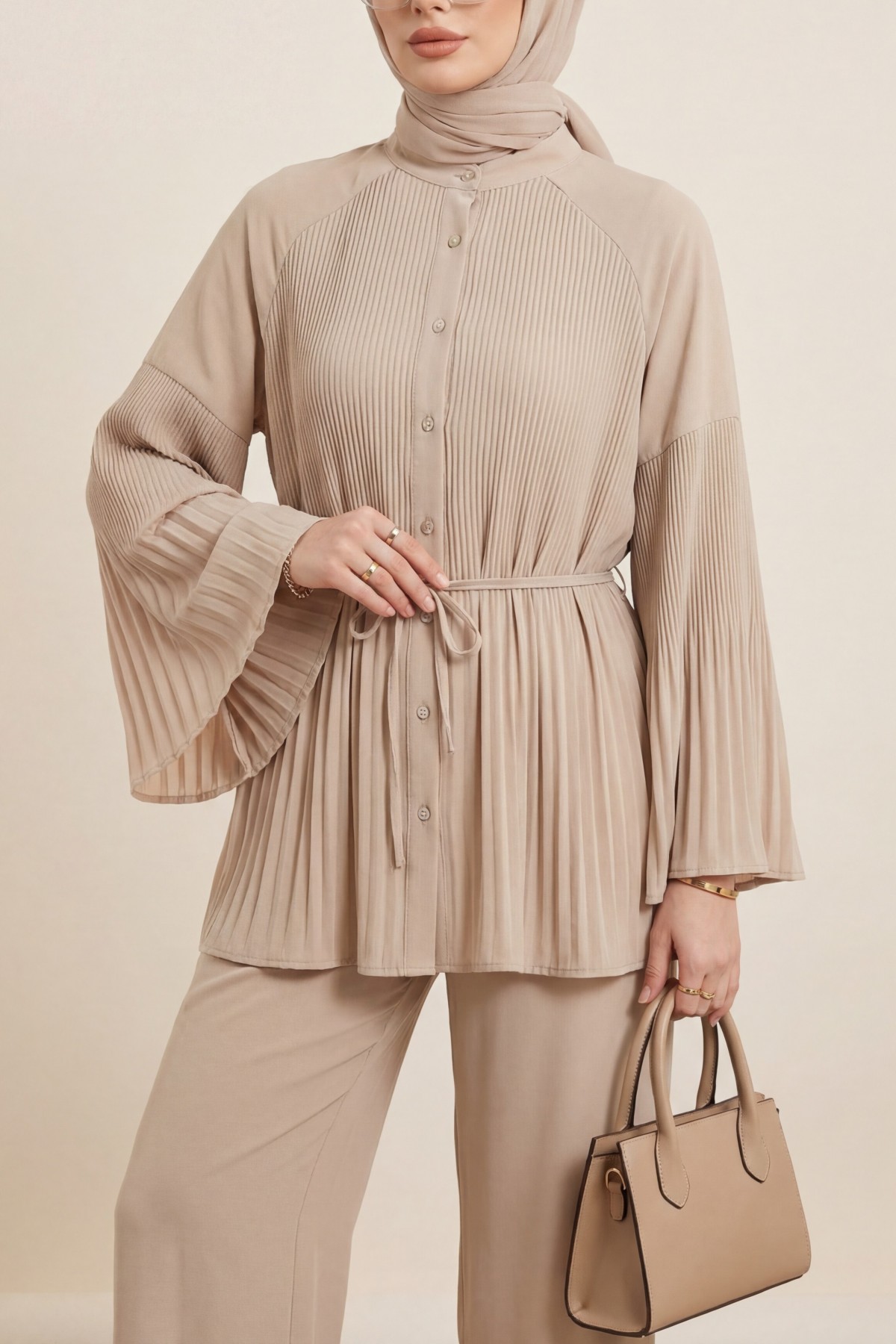 Piliseli Hakim Yaka Düğmeli Krep Takım -Bej