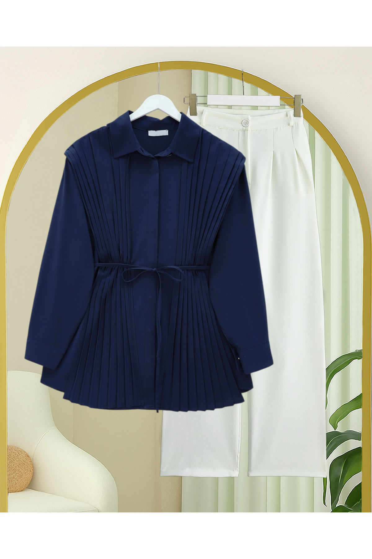 Önü Ve Sırtı Pilise Detaylı Gizli Düğmeli Tasarım Gömlek -Laci