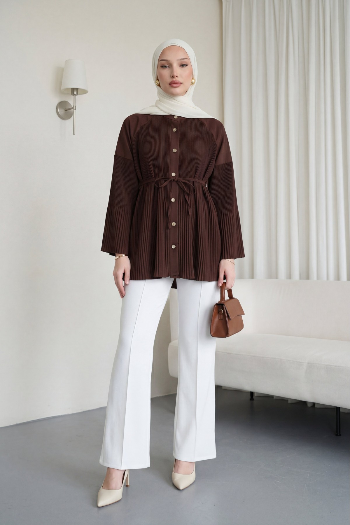 Gold Düğmeli Önü Ve Kolları Pliseli Bağcıklı Gömlek -Kahve