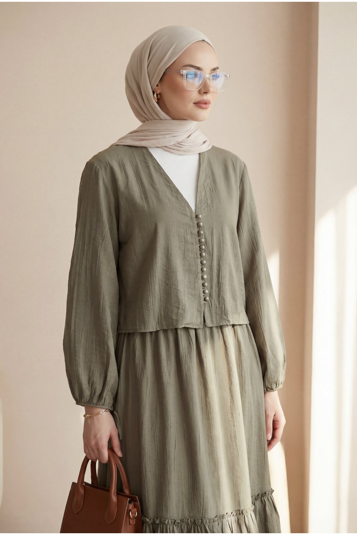 V Yaka Kolları Bağcıklı Top Düğmeli Etekli Viskon Takım  -Toprak