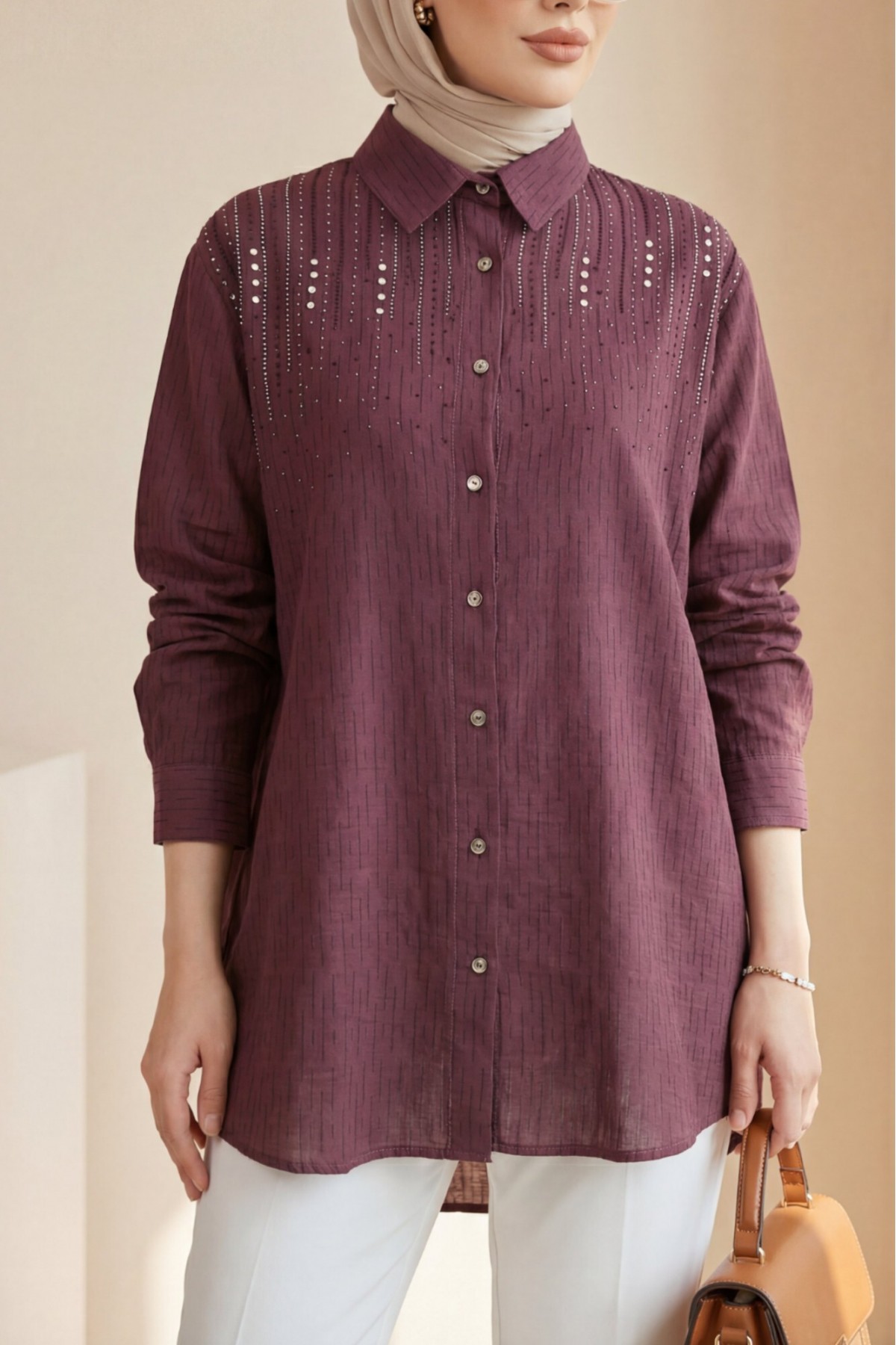 Derin Vual Omzu Dizme Taş Detaylı Düğmeli Gömlek -Mürdüm