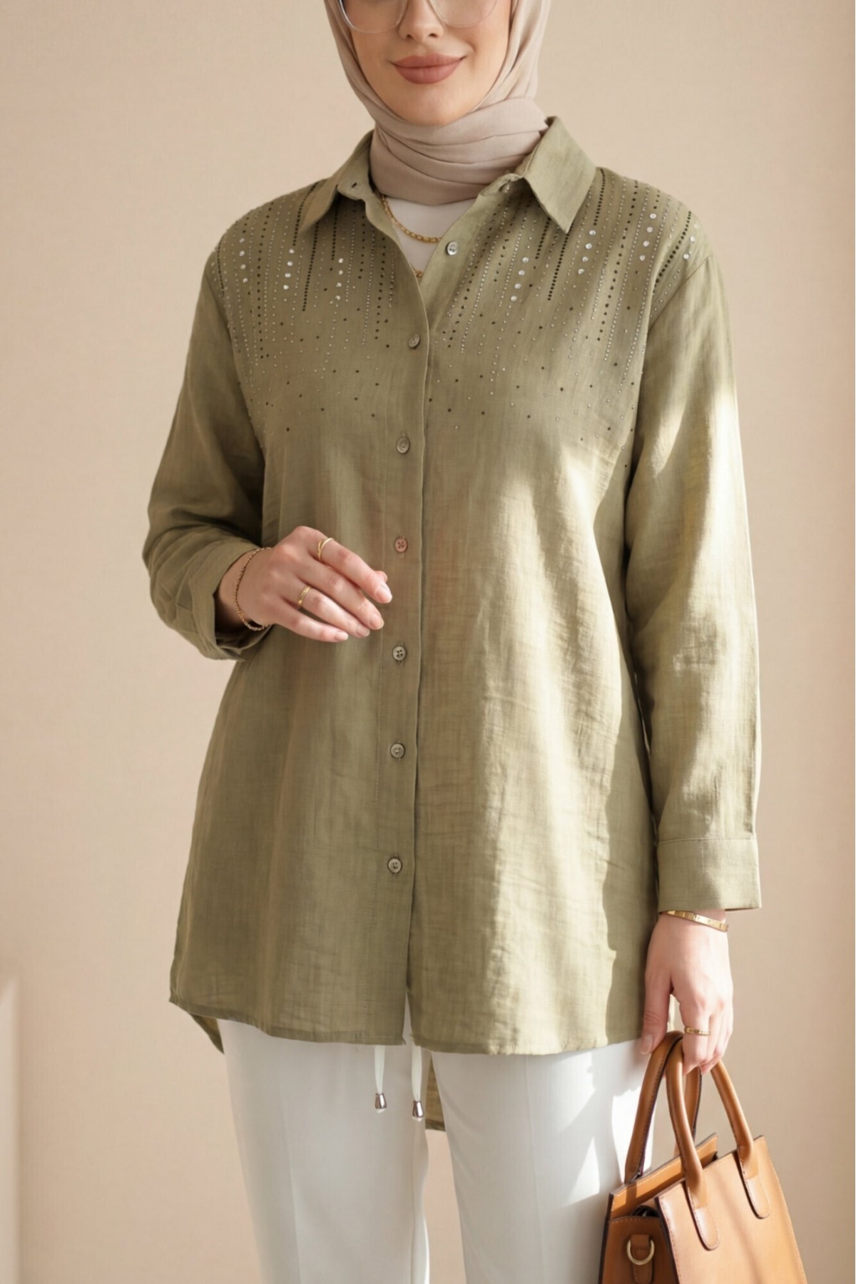 Derin Vual Omzu Dizme Taş Detaylı Düğmeli Gömlek -Yeşil