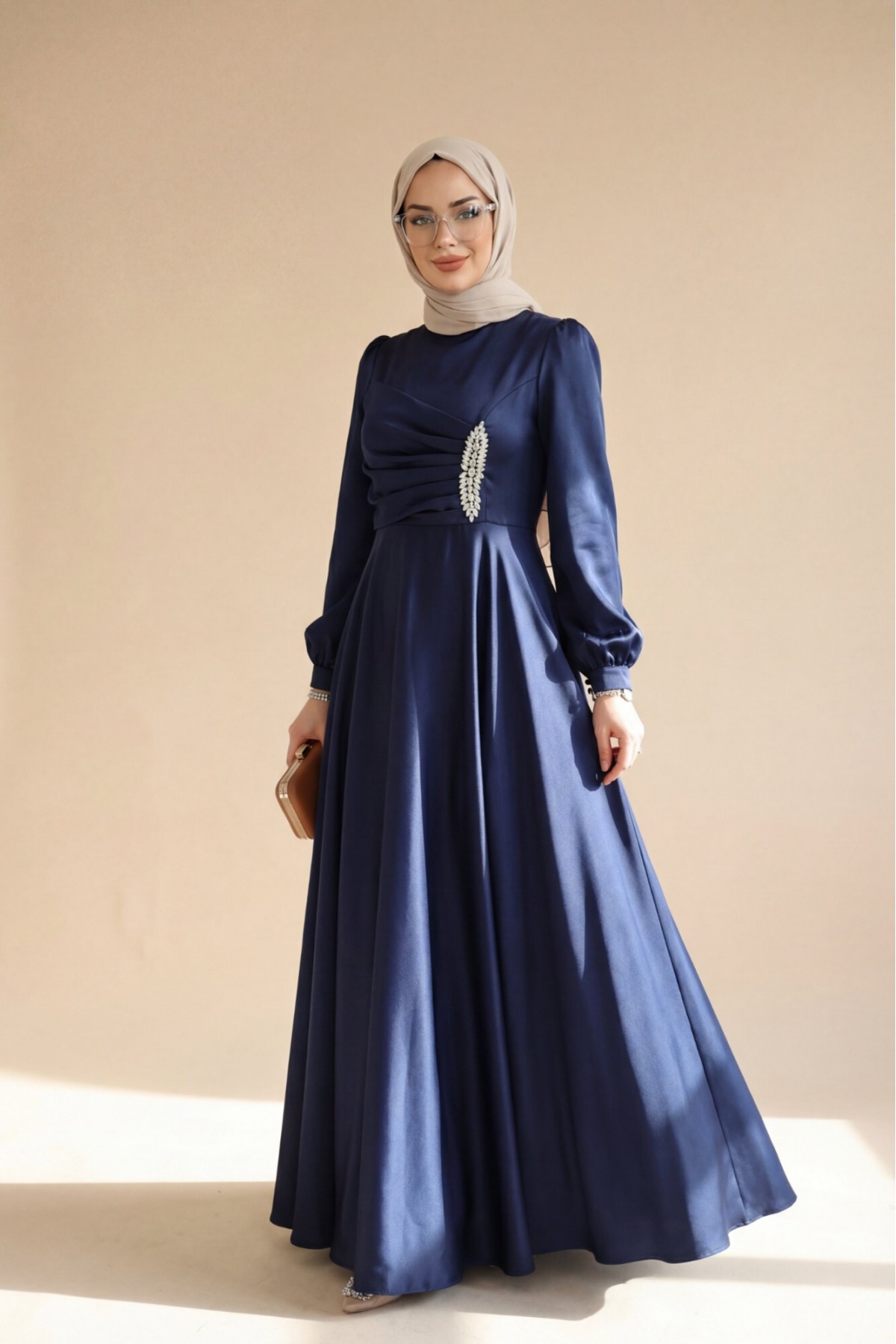 Önü Drapeli Taş Detaylı Saten Elbise -Laci