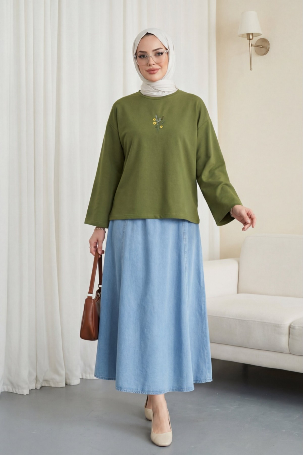 Önü Çiçek Nakışlı Yuvarlak Yaka Salaş Penye Bluz -Yeşil