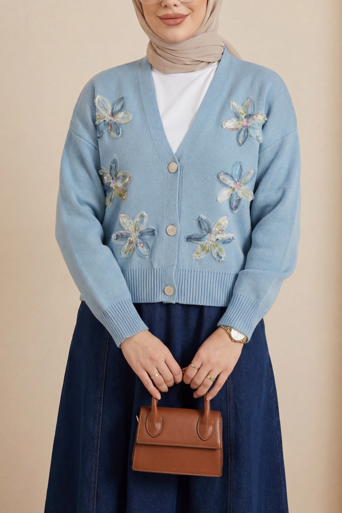 Önü Pul Ve Çiçek Detaylı Düğmeli Triko Hırka  -Mavi