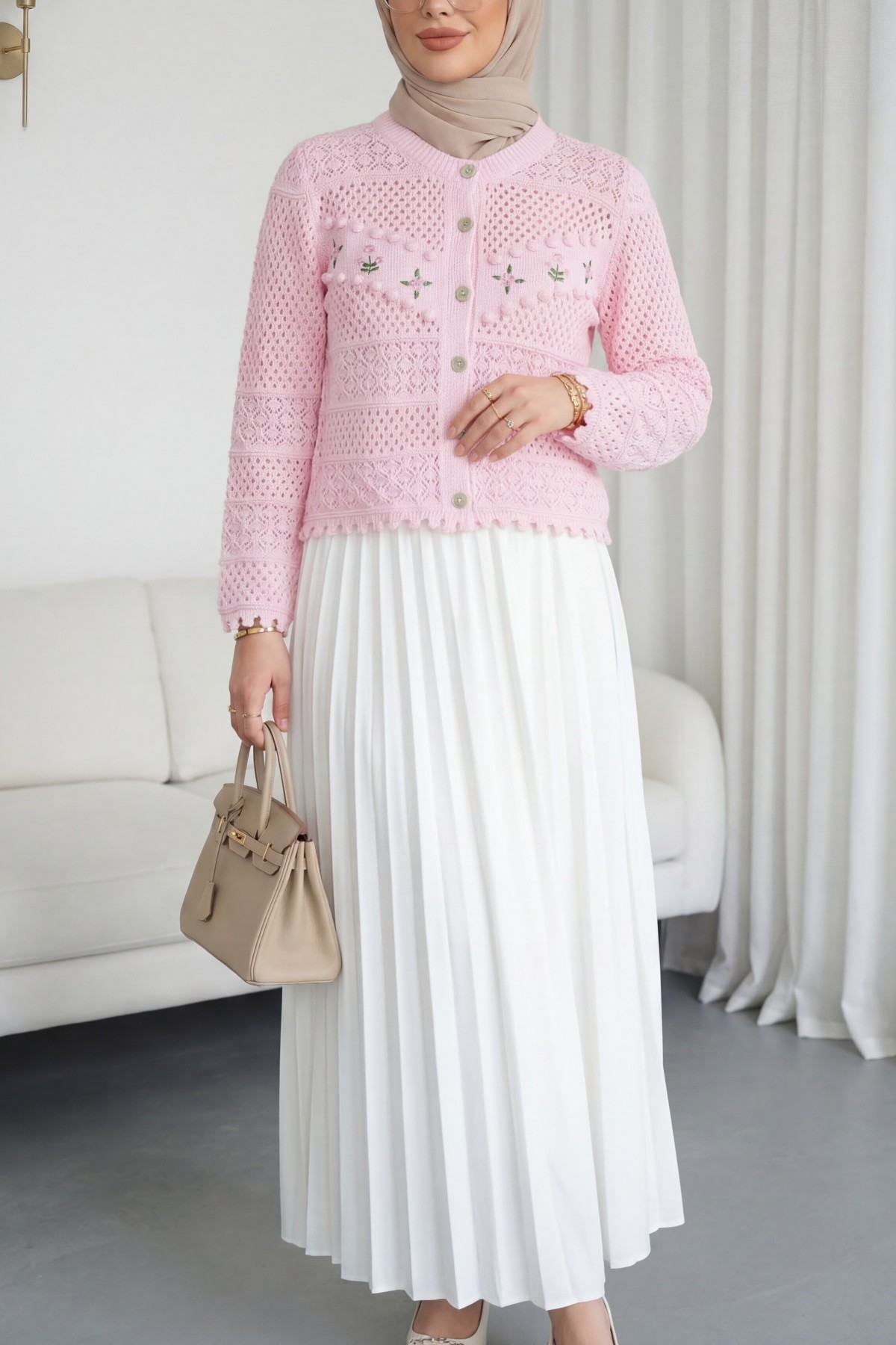 Önü Çiçek Nakışlı Ponponlu Düğmeli Triko Hırka  -Pembe