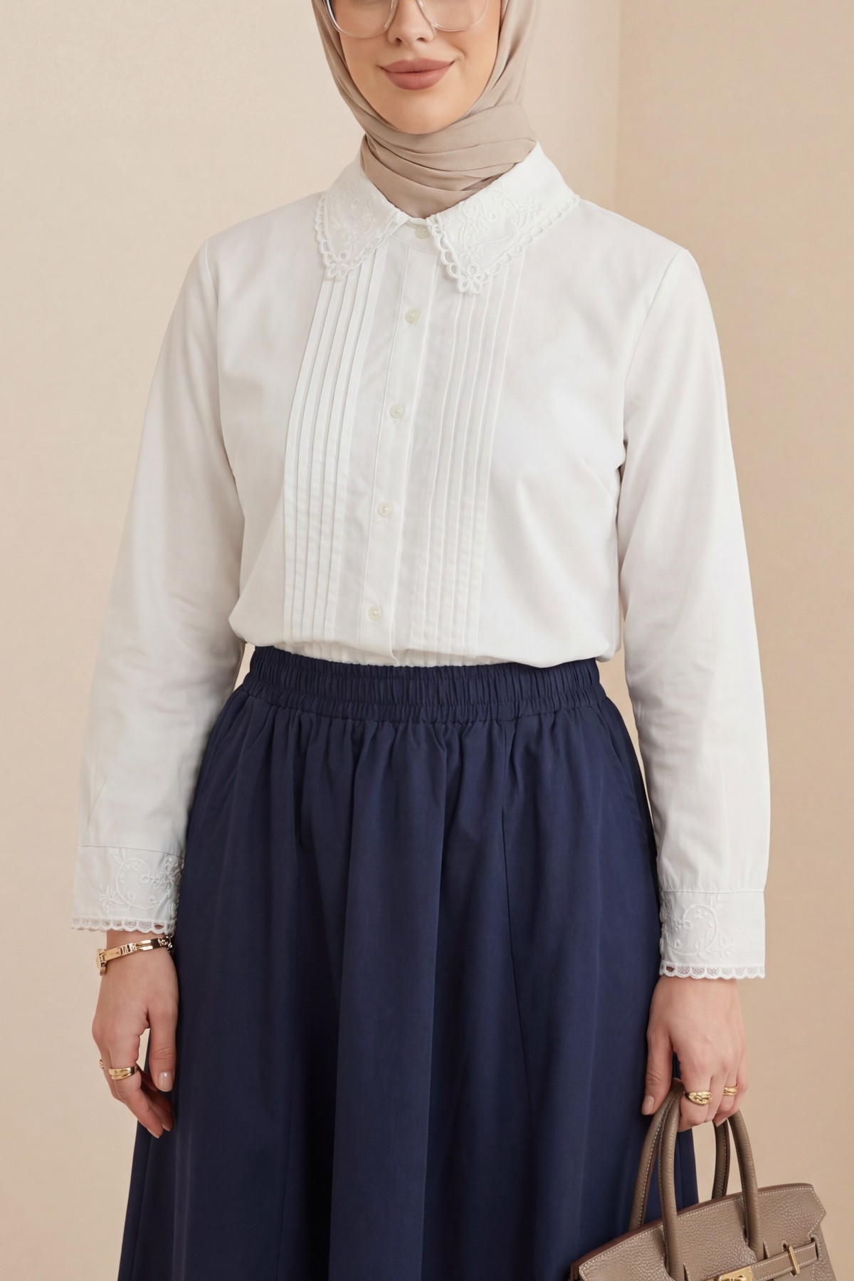 Yakası Fistolu Önü Pliseli Düğmeli Gömlek Bluz -Beyaz